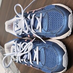 Aasics Size 5 Blue and Pink Athletic Shoes